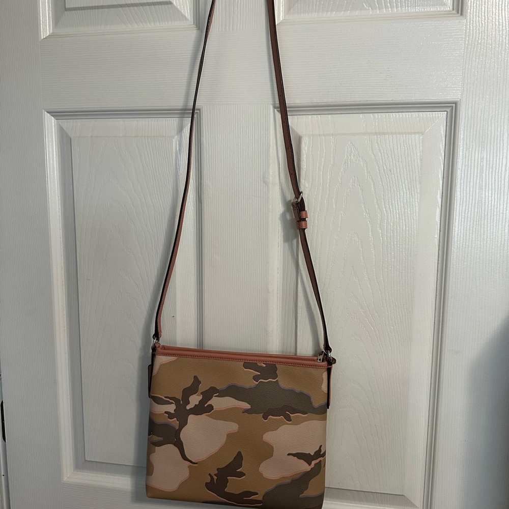 Camouflage Crossbody Bag - Picture 3 of 4